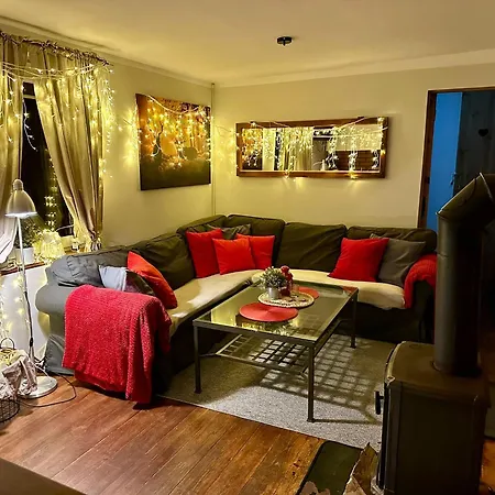 別荘 Uroczy Golubie ,niedaleko Stoku Koszalkowo ,balia,sauna,kominek,ognisko Sikorzyno