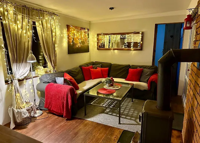 度假居 Uroczy Golubie ,niedaleko Stoku Koszalkowo ,balia,sauna,kominek,ognisko Sikorzyno