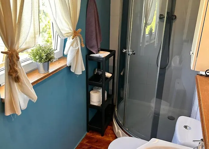 Uroczy Golubie ,niedaleko Stoku Koszalkowo ,balia,sauna,kominek,ognisko Sikorzyno